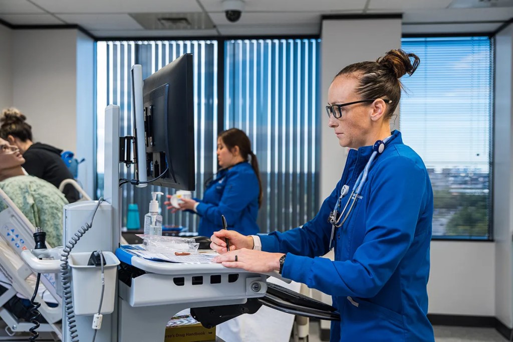 5 Tips to Help Healthcare Professionals Stay Healthy at Work 