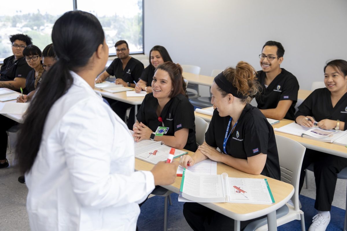 Medical Assistant School in Arizona faculty and students in classroom