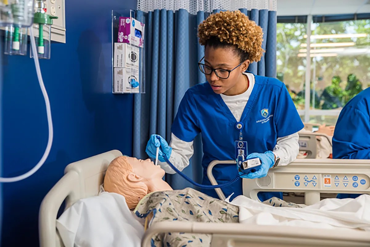 What is the Difference Between an RN and a Nurse Practictioner